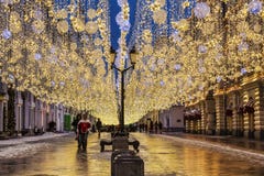 Nikolskaya ulica dekorował podczas bożych narodzeń i nowy rok wakacji, Moskwa fotografia royalty free Nikolskaya ulica dekorował podczas bożych narodzeń i nowy rok wakacji, Moskwa fotografia royalty free