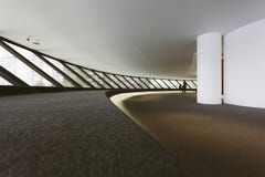 NITEROI CONTEMPORARY ART MUSEUM, RIO DE JANEIRO, BRAZIL - NOVEMBER 2009: Interior of Niteroi art museum with people observing royalty free stock images NITEROI CONTEMPORARY ART MUSEUM, RIO DE JANEIRO, BRAZIL - NOVEMBER 2009: Interior of Niteroi art museum with people observing royalty free stock images