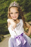 Niña hermosa que lleva un traje de hadas imagenes de archivo Niña hermosa que lleva un traje de hadas imagenes de archivo