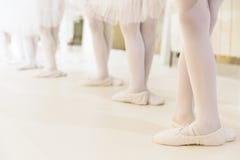 Niñas que bailan ballet Fotografía de archivo Niñas que bailan ballet Fotografía de archivo