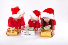Niños de la Navidad con los regalos Foto de archivo Niños de la Navidad con los regalos Foto de archivo