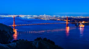 Noc panoramiczny widok San Fransisco i Golden Gate Bridge zdjęcie royalty free Noc panoramiczny widok San Fransisco i Golden Gate Bridge zdjęcie royalty free