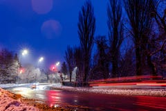 noc szybki poruszaj?cy ruch drogowy godziny krajobrazu sezonu zim? poj?cie usuni?cie, niebezpiecze?stwo i bezpiecze?stwo ruch dro zdjęcie stock noc szybki poruszaj?cy ruch drogowy godziny krajobrazu sezonu zim? poj?cie usuni?cie, niebezpiecze?stwo i bezpiecze?stwo ruch dro zdjęcie stock