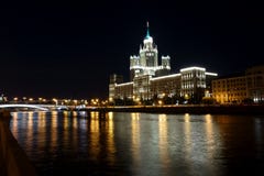 Noc widok drapacz chmur Kotelnicheskaya bulwaru budynek obraz stock Noc widok drapacz chmur Kotelnicheskaya bulwaru budynek obraz stock