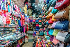 Noc widok Hong Kong ulicy handlu detalicznego damy ` s rynek w Mong Kok Widok pasamonictwo sklep obraz stock Noc widok Hong Kong ulicy handlu detalicznego damy ` s rynek w Mong Kok Widok pasamonictwo sklep obraz stock