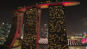 Noc widoku Singapur linia horyzontu lata nad Marina zatoki piaskami Hotelowymi strza? Widoki z lotu ptaka Singapur linia horyzont zbiory Noc widoku Singapur linia horyzontu lata nad Marina zatoki piaskami Hotelowymi strza? Widoki z lotu ptaka Singapur linia horyzont zbiory