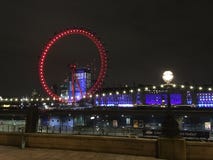 Nocy czarodziejski koło London Eye zdjęcia stock Nocy czarodziejski koło London Eye zdjęcia stock