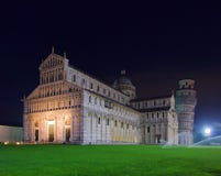 Noite da catedral de Pisa Imagem de Stock Royalty Free Noite da catedral de Pisa Imagem de Stock Royalty Free