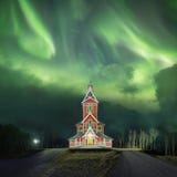 Nordliga ljus i Lofoten öar, Norge Grönt norrsken Stjärnklar himmel med polara ljus Nattvinterlandskap i natt arkivfoton Nordliga ljus i Lofoten öar, Norge Grönt norrsken Stjärnklar himmel med polara ljus Nattvinterlandskap i natt arkivfoton