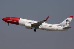 Norweski Lotniczej linii samolot bierze daleko od Monachium MUC lotniska obrazy stock Norweski Lotniczej linii samolot bierze daleko od Monachium MUC lotniska obrazy stock