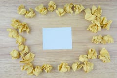 Notas de papel do memorando que motivam citações no papel pegajoso fotografia de stock Notas de papel do memorando que motivam citações no papel pegajoso fotografia de stock