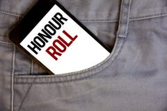 Note d'écriture montrant le petit pain d'honneur Photos d'affaires présentant la liste d'étudiants qui ont gagné des catégories a photos libres de droits Note d'écriture montrant le petit pain d'honneur Photos d'affaires présentant la liste d'étudiants qui ont gagné des catégories a photos libres de droits