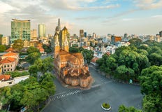 Notre Dame Cathedral på centret i Ho Chi Minh City royaltyfria bilder Notre Dame Cathedral på centret i Ho Chi Minh City royaltyfria bilder