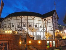 Notte al nuovo teatro del globo, Londra, Inghilterra immagine stock Notte al nuovo teatro del globo, Londra, Inghilterra immagine stock