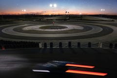 Notte alla pista immagini stock libere da diritti Notte alla pista immagini stock libere da diritti