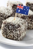 Nourriture australienne de gâteau de Lamingtons d'indicateur Images stock Nourriture australienne de gâteau de Lamingtons d'indicateur Images stock