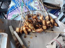 Nourriture de rue, poisson de mer satay photographie stock libre de droits Nourriture de rue, poisson de mer satay photographie stock libre de droits
