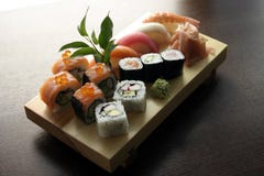 Nourriture japonaise traditionnelle de sushi photos libres de droits Nourriture japonaise traditionnelle de sushi photos libres de droits