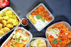Nourriture saine et concept de r?gime, la livraison de plat de restaurant Emportez du repas de forme physique Nutrition de perte images stock Nourriture saine et concept de r?gime, la livraison de plat de restaurant Emportez du repas de forme physique Nutrition de perte images stock