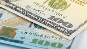 Nouveau et vieil argent américain de plan rapproché cent billets d'un dollar Les USA macro de fragment de billet de banque des 10 photos libres de droits Nouveau et vieil argent américain de plan rapproché cent billets d'un dollar Les USA macro de fragment de billet de banque des 10 photos libres de droits