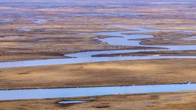 Nove voltas e dezoito curvaturas do rio de Kaidu em Bayanbulak na mola imagens de stock Nove voltas e dezoito curvaturas do rio de Kaidu em Bayanbulak na mola imagens de stock
