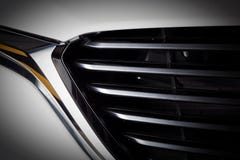 Nowożytny luksusowy samochodowy zakończenie grille Drogi, sportów auto wyszczególniać zdjęcie stock Nowożytny luksusowy samochodowy zakończenie grille Drogi, sportów auto wyszczególniać zdjęcie stock