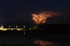 Nuage d'orage tôt le matin, en été avant des sunris photos libres de droits Nuage d'orage tôt le matin, en été avant des sunris photos libres de droits