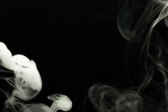 Nuage de fumée sur le fond noir Foyer sélectif toned Photographie stock Nuage de fumée sur le fond noir Foyer sélectif toned Photographie stock