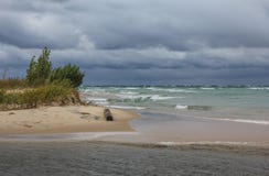 Nuages de tempête au-dessus du lac Michigan images libres de droits Nuages de tempête au-dessus du lac Michigan images libres de droits