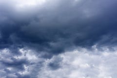 nuages de tempête foncés avec le fond, nuages foncés avant un orage images libres de droits nuages de tempête foncés avec le fond, nuages foncés avant un orage images libres de droits
