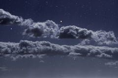 Nubes de noche estrellada foto de archivo libre de regalías Nubes de noche estrellada foto de archivo libre de regalías