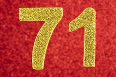 Numere seventy-one cores do ouro sobre um fundo vermelho anniversary ilustração royalty free Numere seventy-one cores do ouro sobre um fundo vermelho anniversary ilustração royalty free