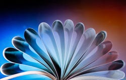 Nuovo modo di lettura fotografie stock libere da diritti Nuovo modo di lettura fotografie stock libere da diritti