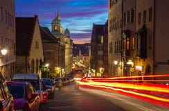 Nuremberg (Nuernberg), Duitsland-Gelijk maakt cityscape - verkeerslicht Royalty-vrije Stock Foto Nuremberg (Nuernberg), Duitsland-Gelijk maakt cityscape - verkeerslicht Royalty-vrije Stock Foto