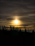 Nuvole Chemtrails di tramonto di notte sopra Yosemite fotografie stock libere da diritti Nuvole Chemtrails di tramonto di notte sopra Yosemite fotografie stock libere da diritti