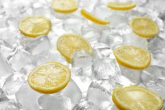 Nya citronskivor på högen arkivfoto Nya citronskivor på högen arkivfoto