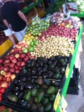 Nya grönsaker på den Farmer’s marknaden royaltyfri bild Nya grönsaker på den Farmer’s marknaden royaltyfri bild