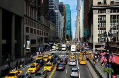 NYC: Widok wschodu 42nd ulica Obraz Stock NYC: Widok wschodu 42nd ulica Obraz Stock