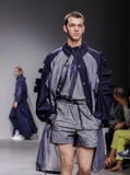 NYFW: Mensen ` s - de Inzameling van Feng Chen Wang SS18 stock afbeeldingen NYFW: Mensen ` s - de Inzameling van Feng Chen Wang SS18 stock afbeeldingen