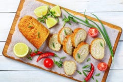 Närbilden av den hemlagade finhackade fisken släntrar arkivbild Närbilden av den hemlagade finhackade fisken släntrar arkivbild