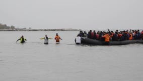 Nómadas del refugiado, llegados en Lesvos Nómadas del refugiado, llegados en Lesvos