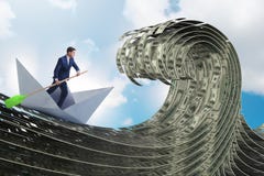 O barco de montada do papel do homem de negócios no mar do dólar foto de stock O barco de montada do papel do homem de negócios no mar do dólar foto de stock