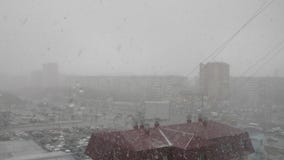 O blizzard e o inverno frio resistem na cidade congelada, vista panorâmica filme O blizzard e o inverno frio resistem na cidade congelada, vista panorâmica filme
