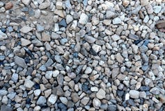 O cascalho cinzento cobre um solo de argila cinzento imagens de stock royalty free O cascalho cinzento cobre um solo de argila cinzento imagens de stock royalty free