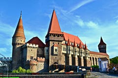 O castelo de Corvin em Romênia foto de stock O castelo de Corvin em Romênia foto de stock