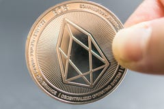 O EOS, moeda de prata cripto da moeda, tiro macro da moeda do Iota isolado no fundo, cortou a tecnologia de Blockchain, fotografia de stock royalty free O EOS, moeda de prata cripto da moeda, tiro macro da moeda do Iota isolado no fundo, cortou a tecnologia de Blockchain, fotografia de stock royalty free