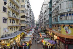 O fá Yuen Street em Mong Kok, Hong Kong foto de stock royalty free O fá Yuen Street em Mong Kok, Hong Kong foto de stock royalty free