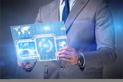 O homem de negócios no conceito de computação dos dados foto de stock O homem de negócios no conceito de computação dos dados foto de stock
