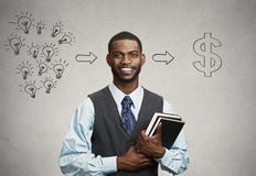 O homem que guarda livros tem as ideias prontas para o sucesso financeiro fotografia de stock O homem que guarda livros tem as ideias prontas para o sucesso financeiro fotografia de stock
