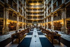 O interior da biblioteca de Peabody, em Mount Vernon, Baltimore, imagens de stock royalty free O interior da biblioteca de Peabody, em Mount Vernon, Baltimore, imagens de stock royalty free